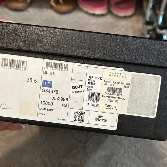 CHANEL Ivory Pearl Embellished Sandals - Picture 6 of 6